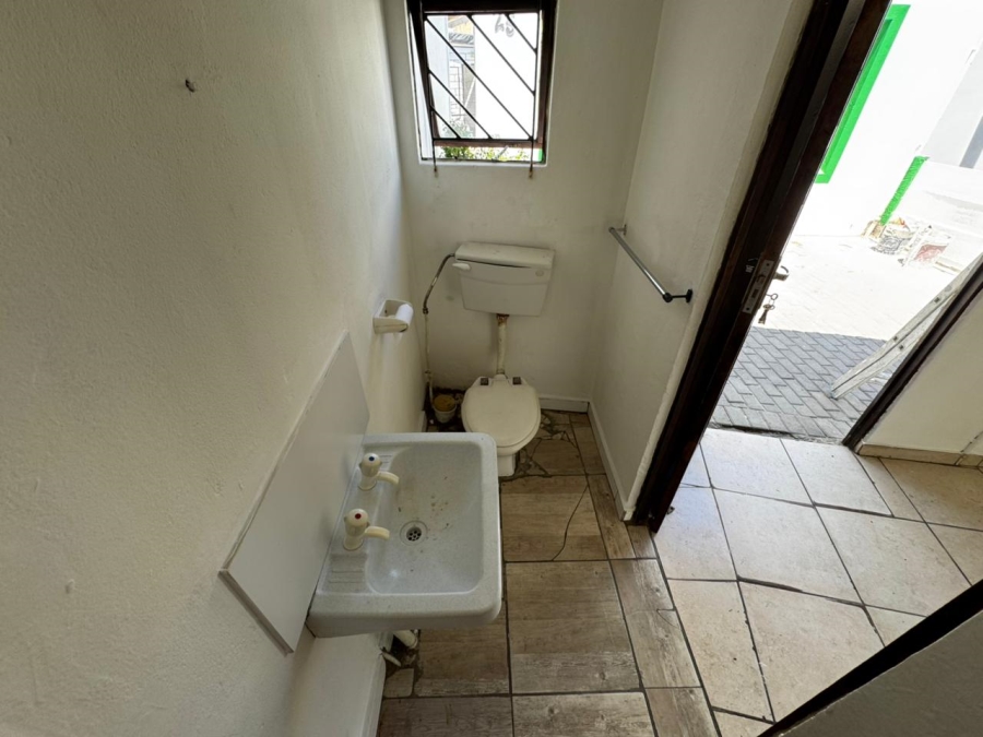 6 Bedroom Property for Sale in Hindle Park Western Cape